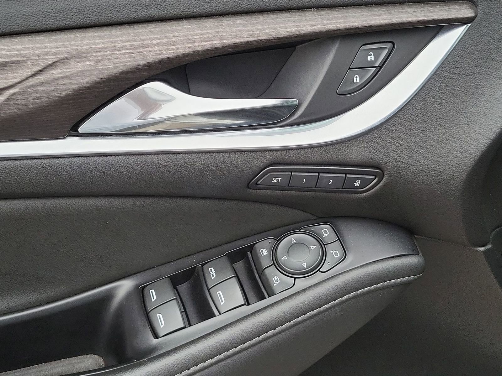 Used 2023 Buick Enclave Avenir w/ Avenir Technology Package image 24