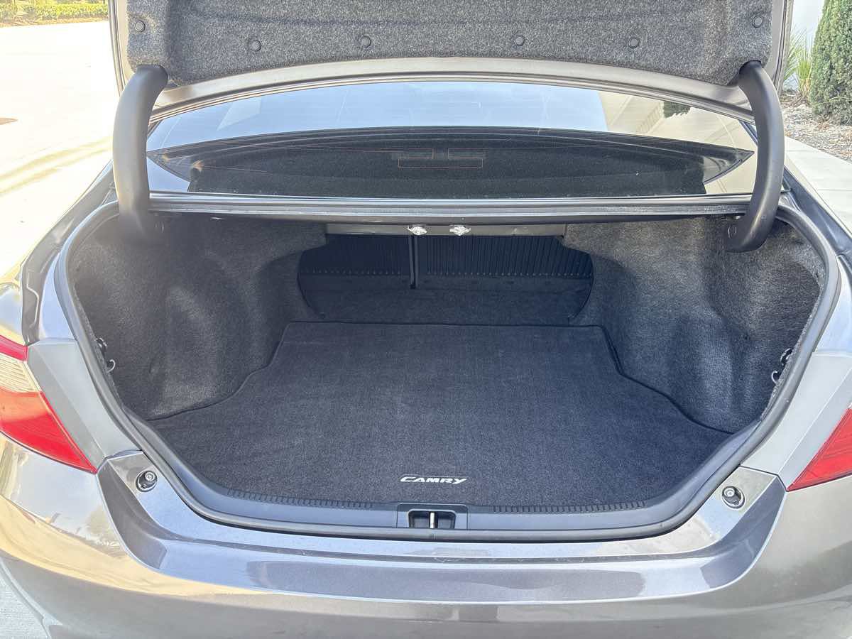 Used 2015 Toyota Camry XSE FWD image 9