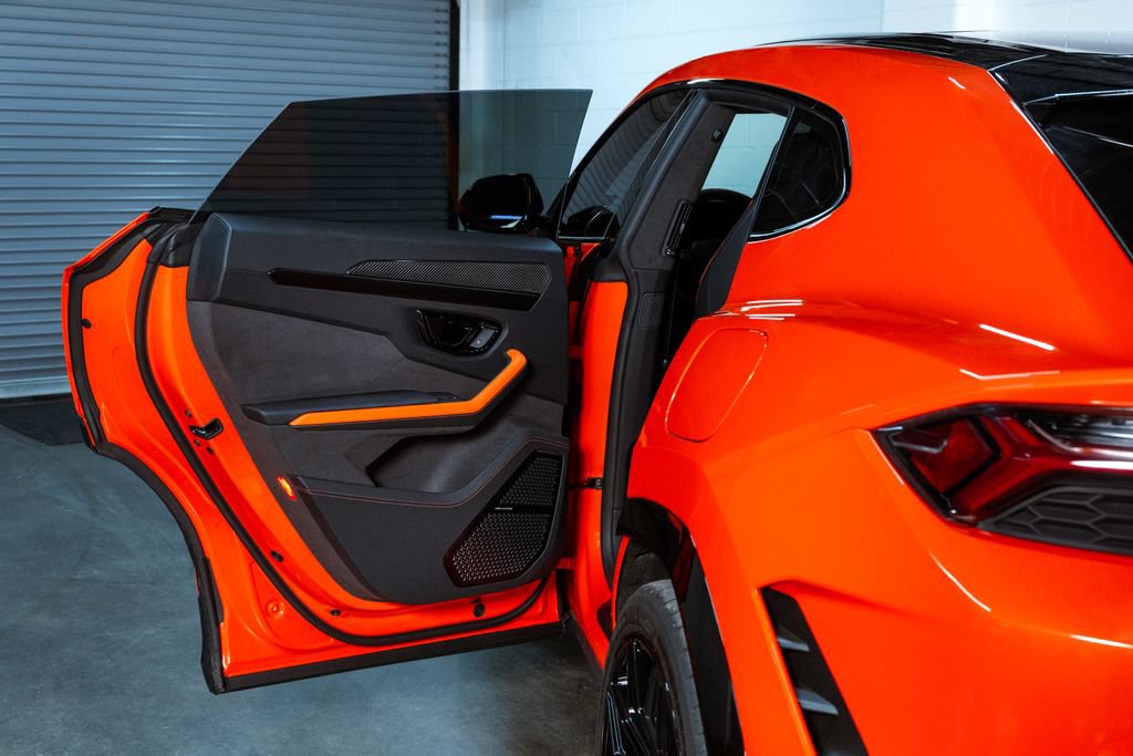 Used 2025 Lamborghini Urus SE AWD/4WD image 11