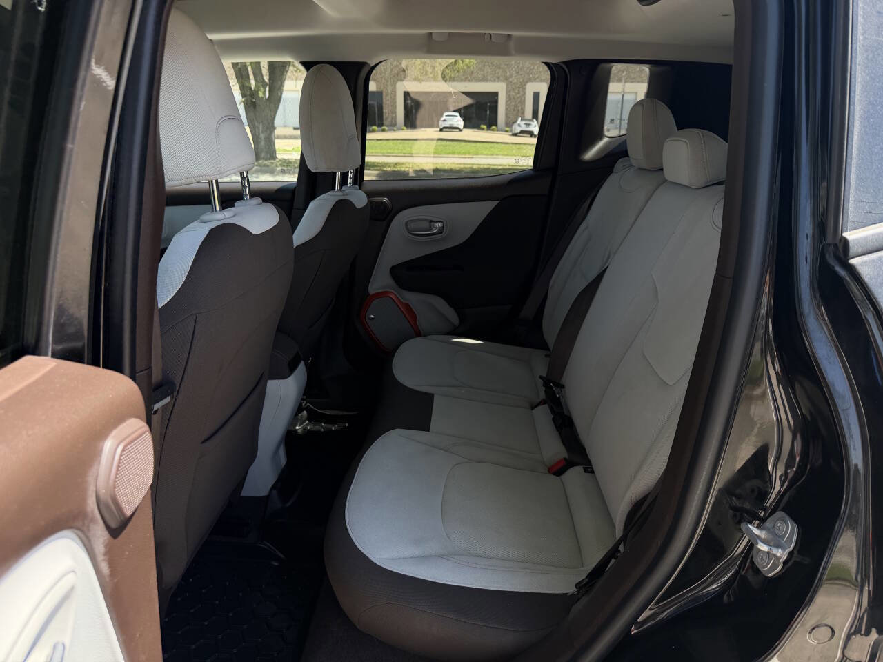 Used 2017 Jeep Renegade Latitude image 11