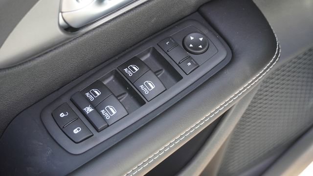 New 2026 Chrysler Pacifica Select FWD image 25