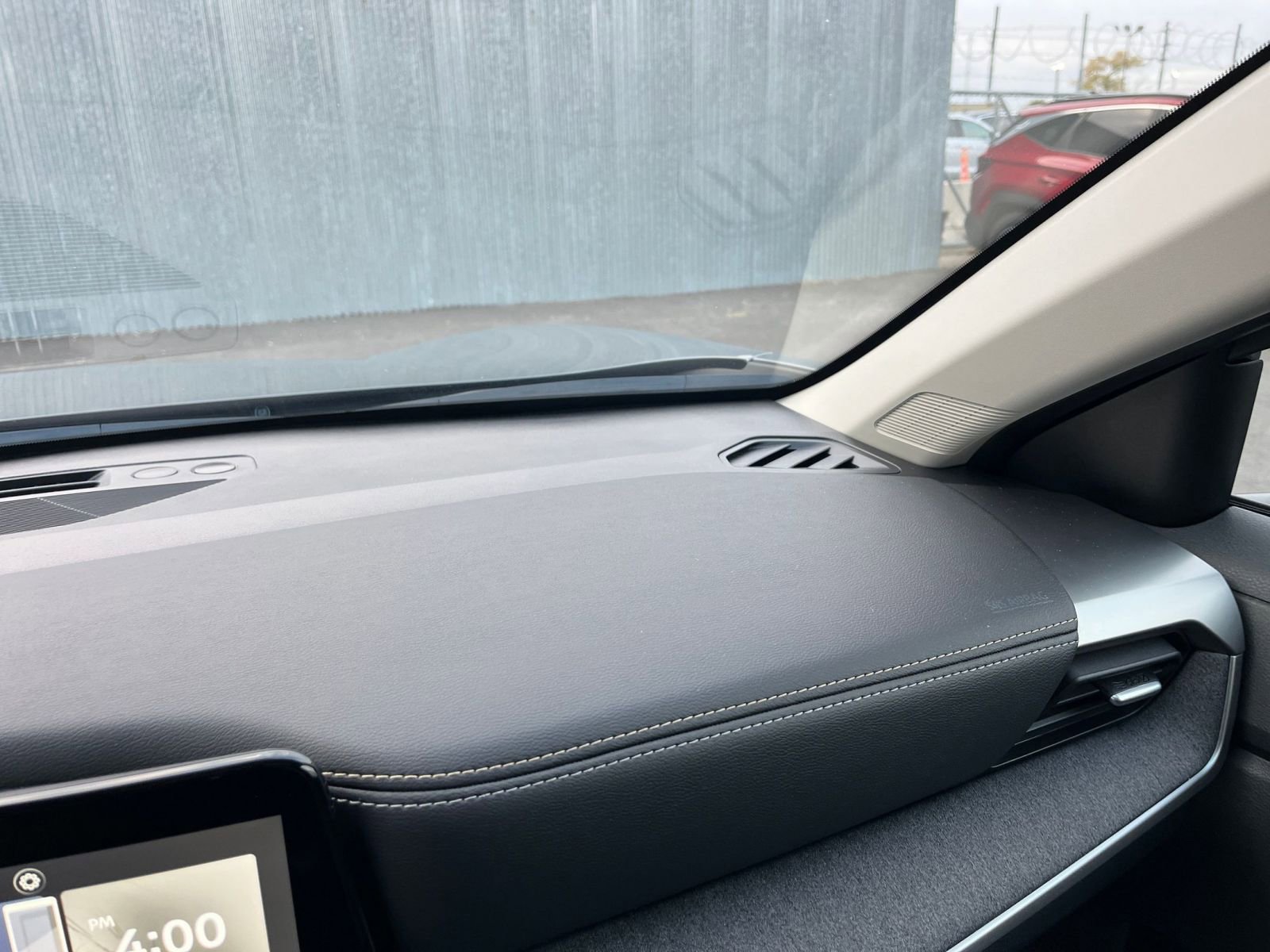 Used 2025 Nissan Kicks SV image 33