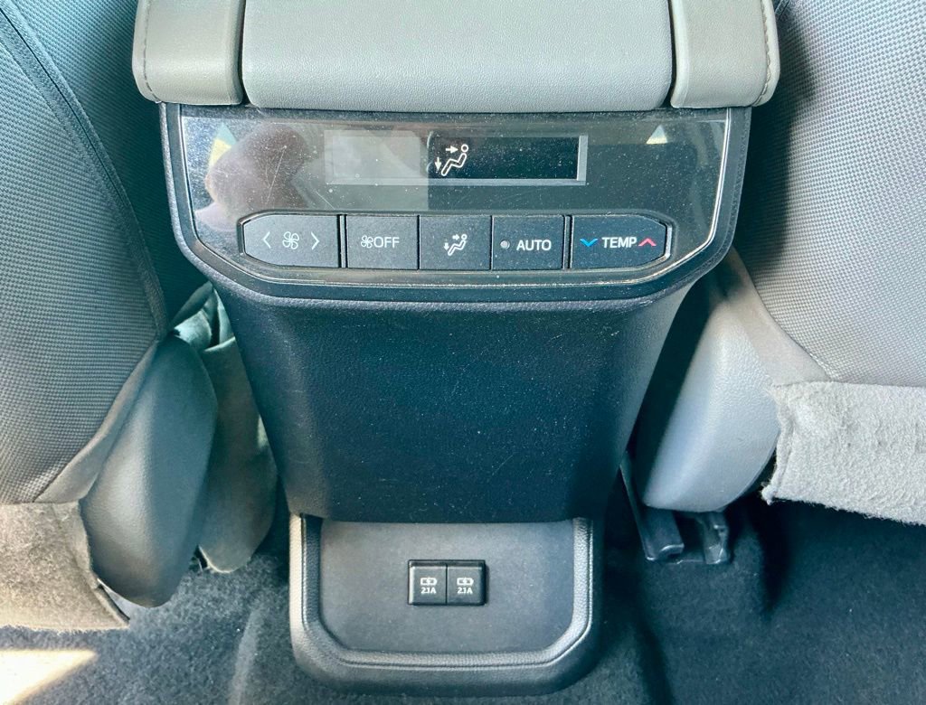 Used 2021 Toyota Highlander LE image 33