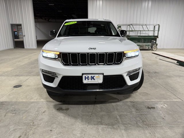 Used 2023 Jeep Grand Cherokee Limited image 2