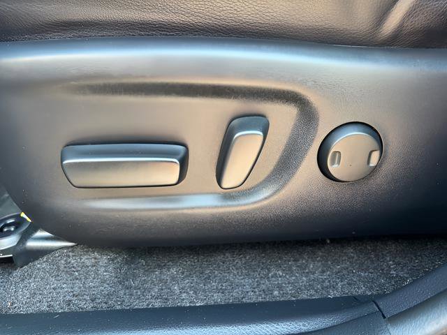 Used 2018 Toyota RAV4 Limited w/ Carpet Mat Package AWD/4WD image 17