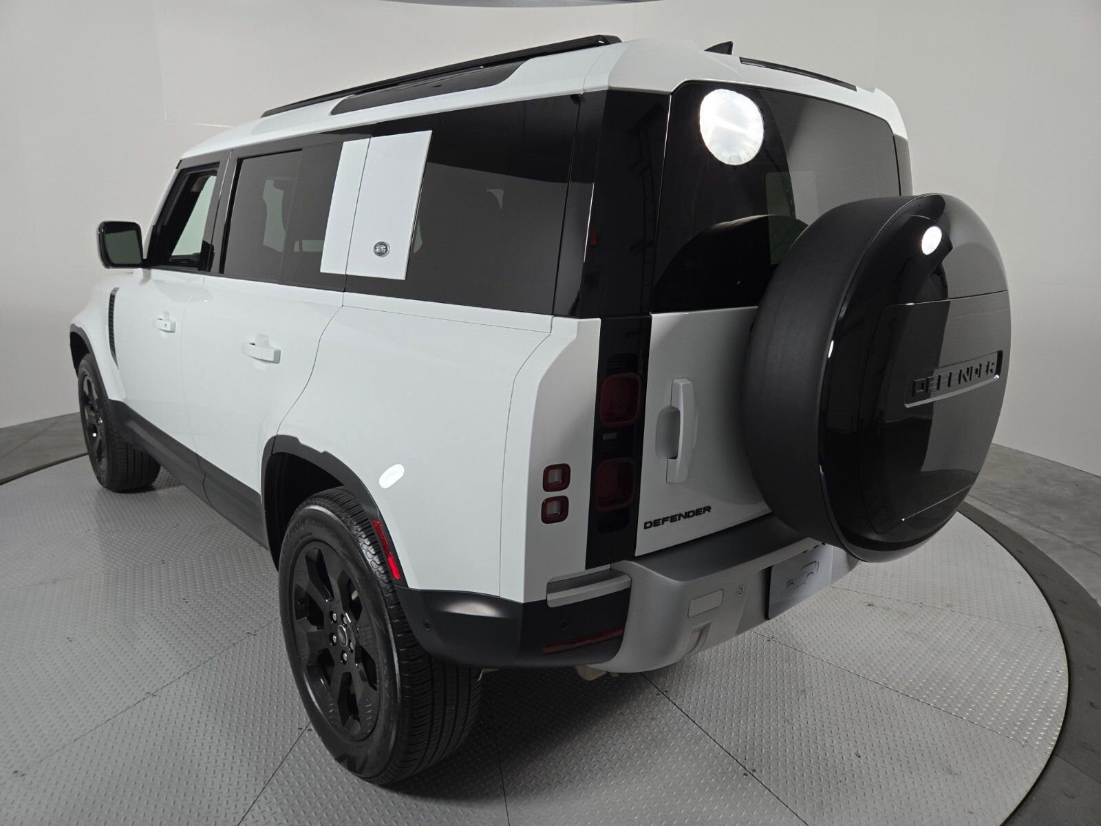 Used 2022 Land Rover Defender 110 S AWD/4WD image 17