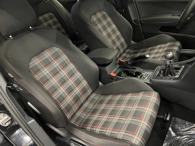 Used 2017 Volkswagen Golf S image 15