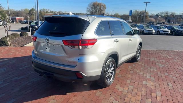 Used 2019 Toyota Highlander XLE image 2