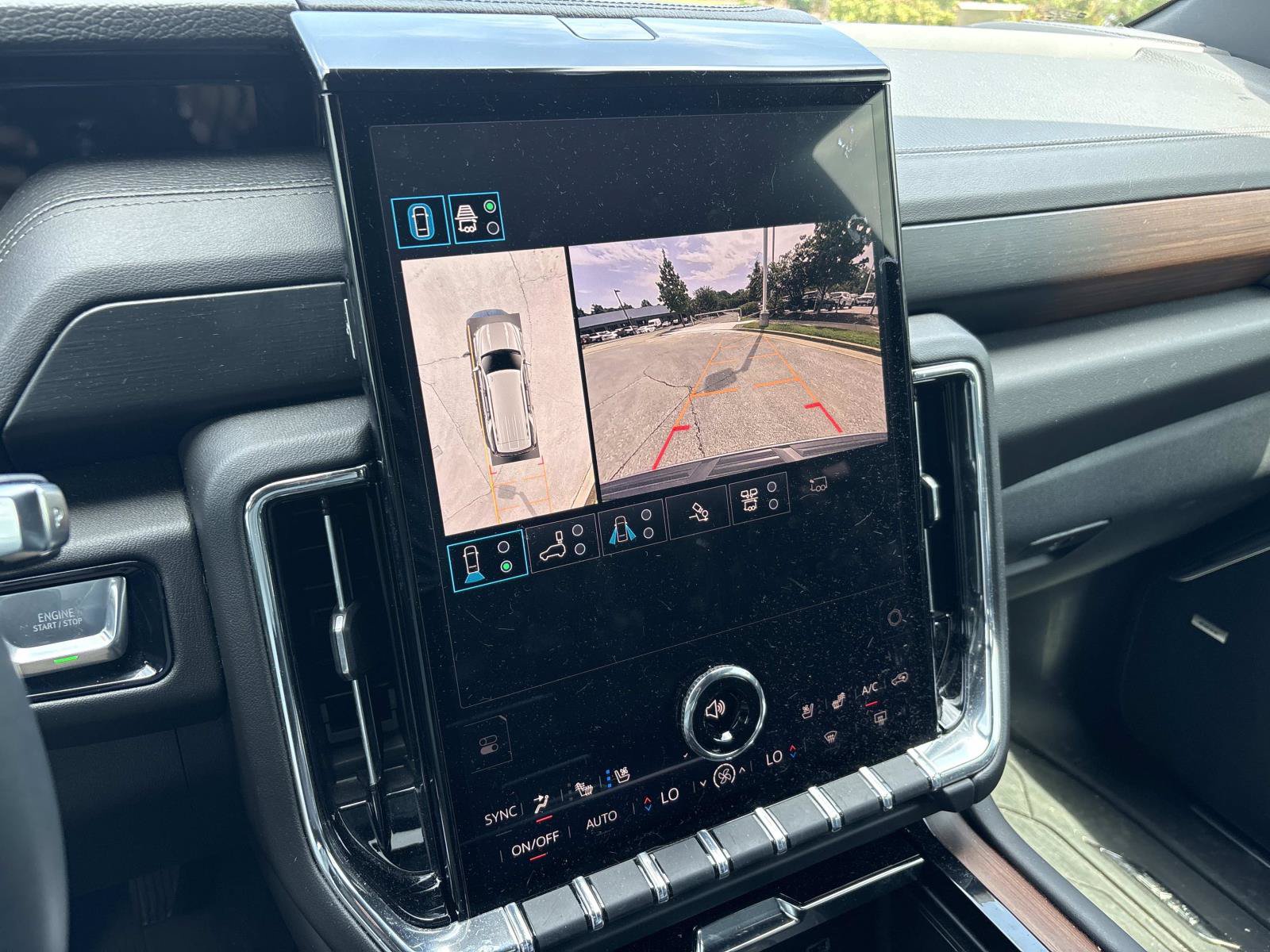 Used 2025 GMC Yukon Denali w/ Denali Reserve Package AWD/4WD image 25