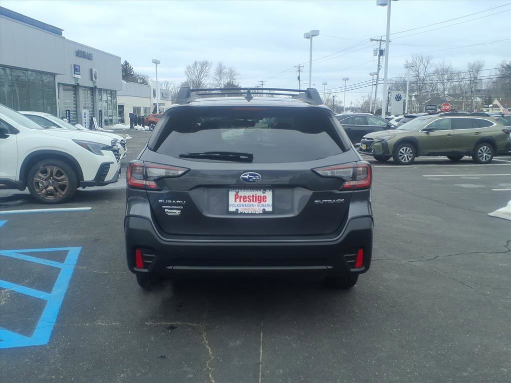 Used 2020 Subaru Outback Premium image 4