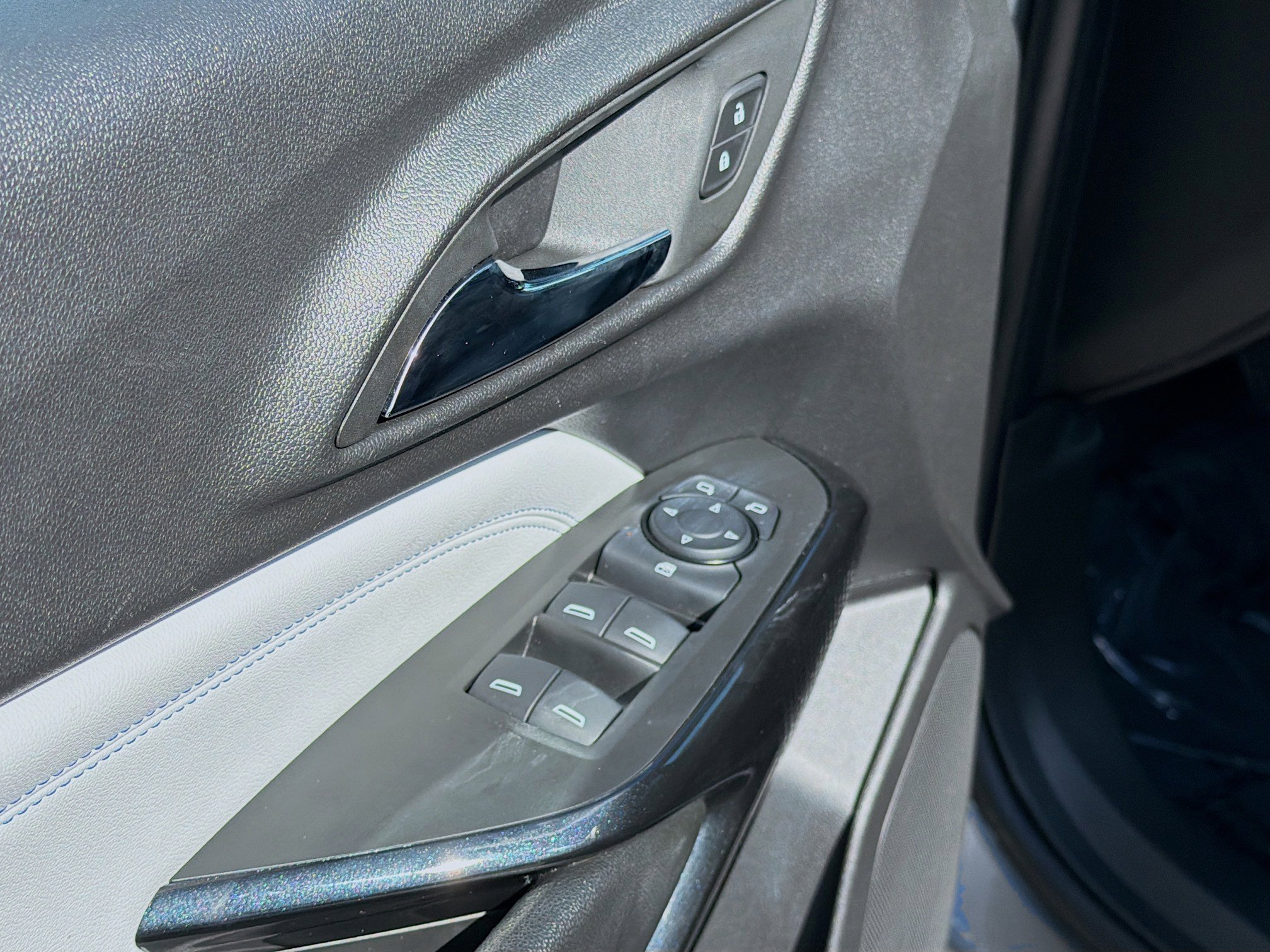 Used 2025 Chevrolet Trax LT w/ LT Convenience Package image 21