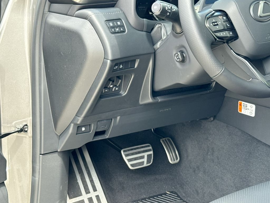 New 2026 Lexus LX 700h F Sport AWD/4WD image 17