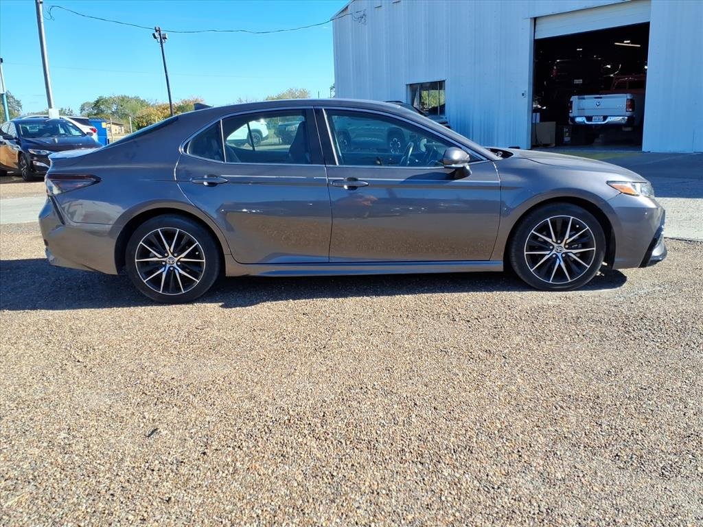 Used 2024 Toyota Camry SE image 5