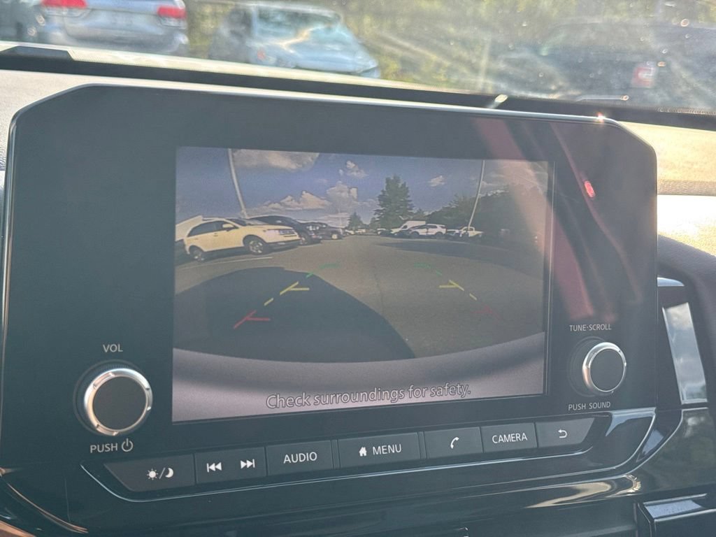 Used 2025 Nissan Pathfinder SV FWD image 25