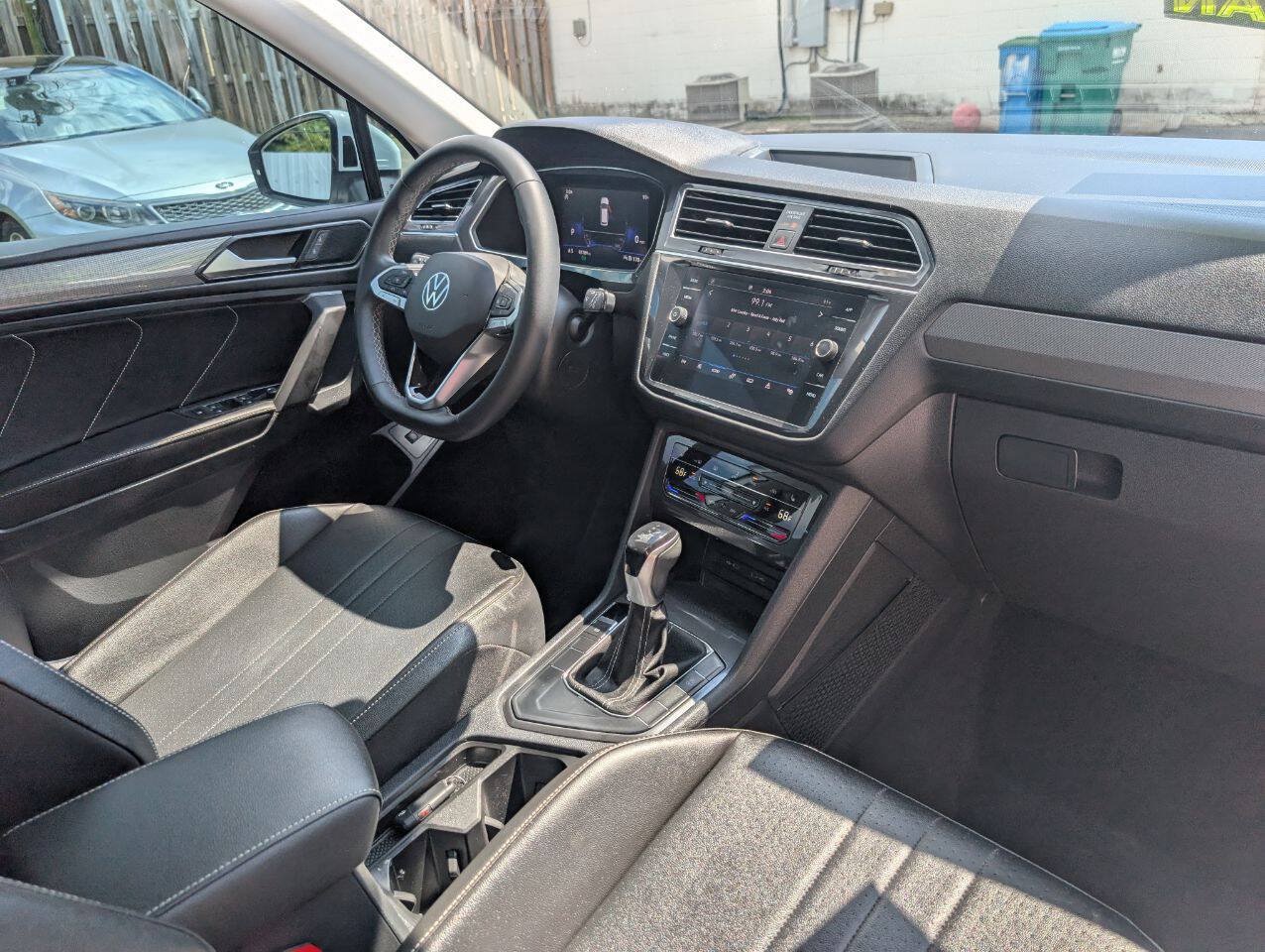 Used 2022 Volkswagen Tiguan SE FWD image 34
