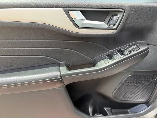 Used 2022 Ford Escape SEL AWD/4WD image 12