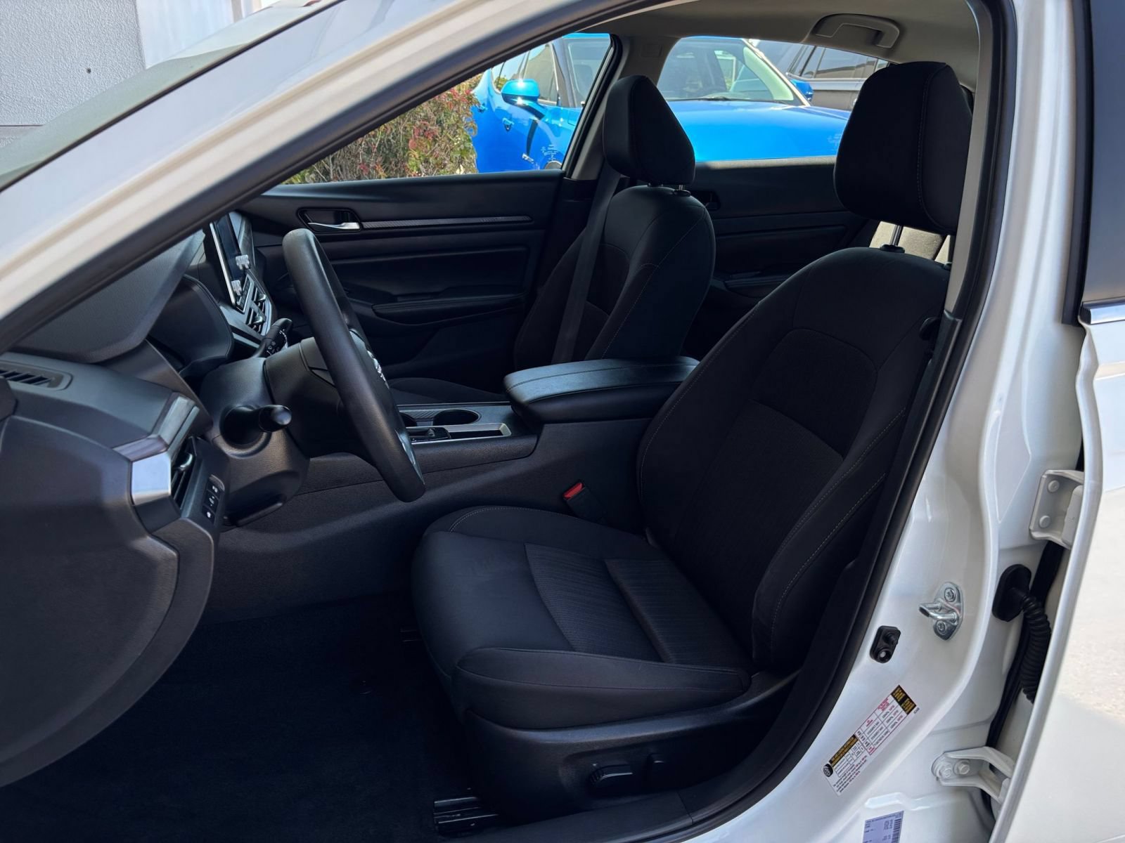 Used 2025 Nissan Altima 2.5 SV FWD image 37