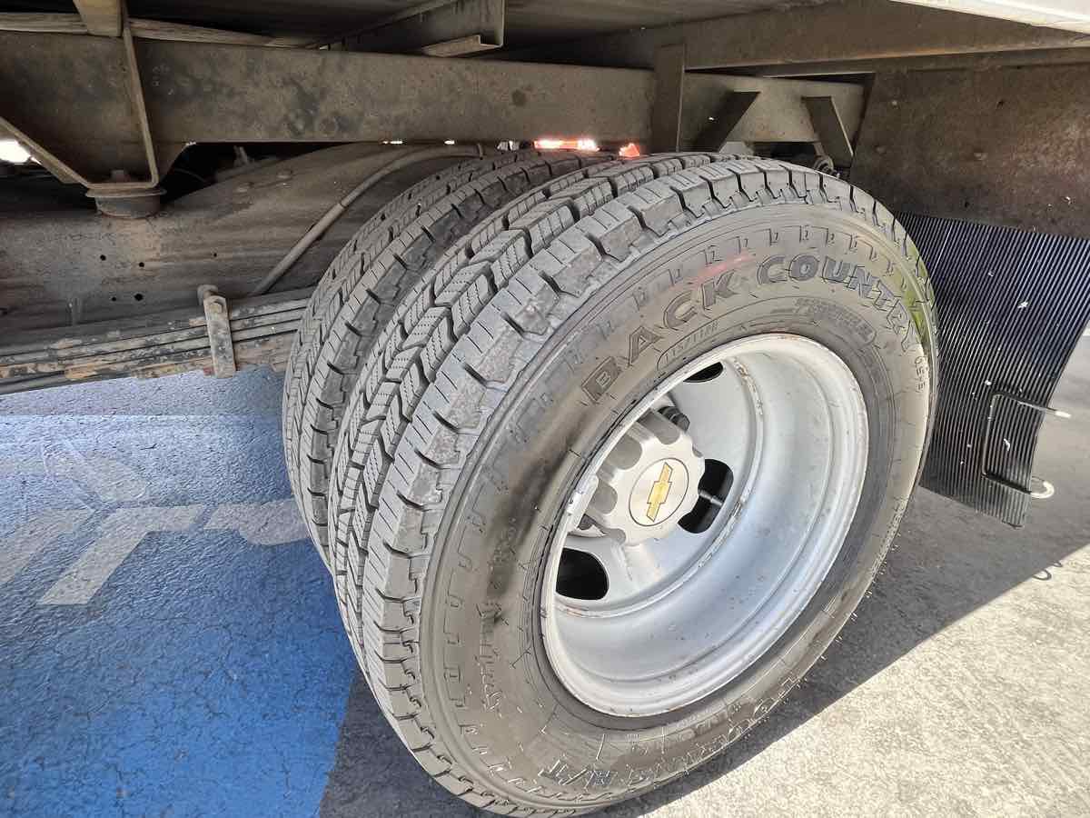 Used 2015 Chevrolet Express 3500 Extended w/ Chrome Appearance Package RWD image 9
