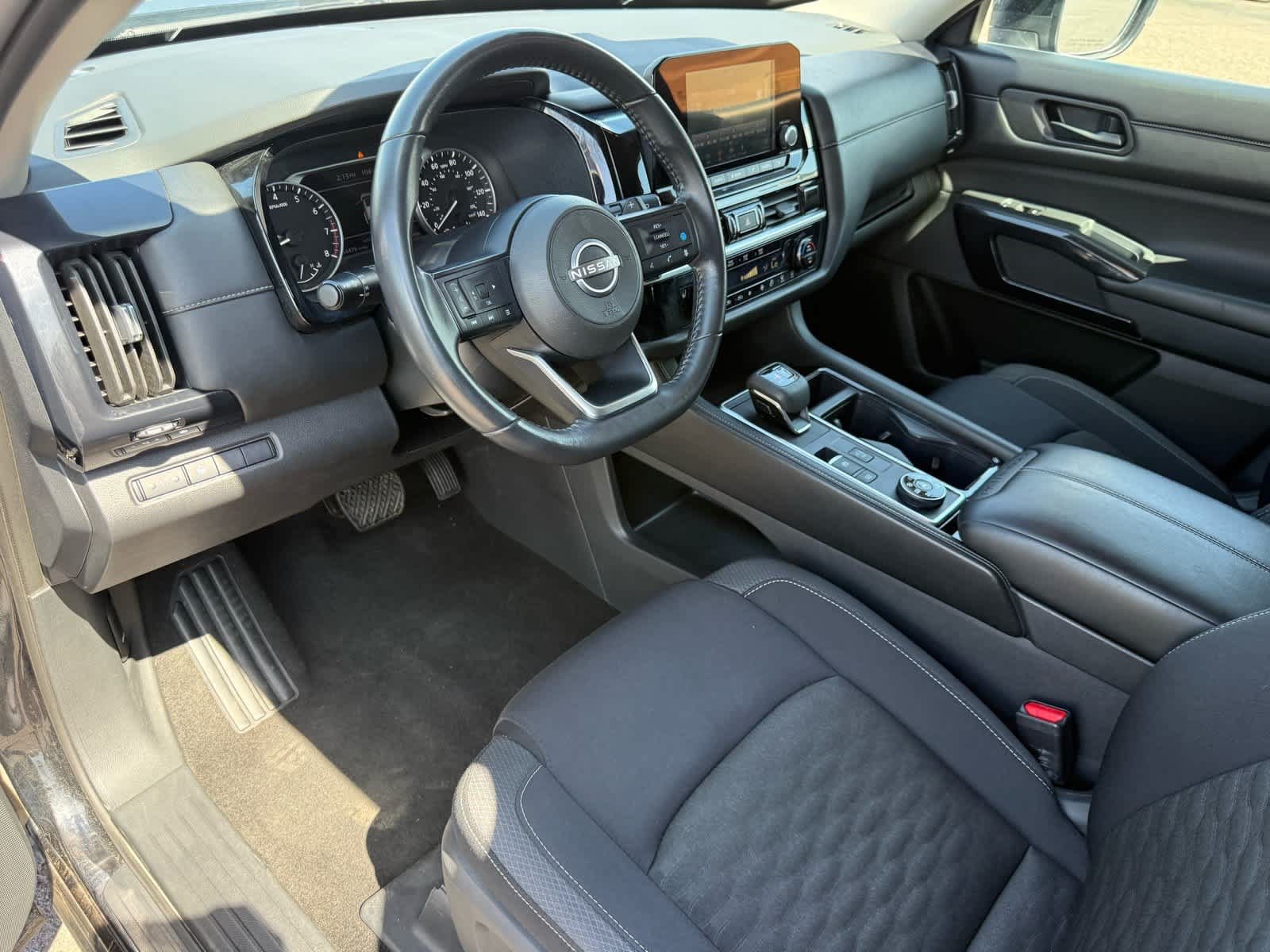 Used 2024 Nissan Pathfinder SV AWD/4WD image 11