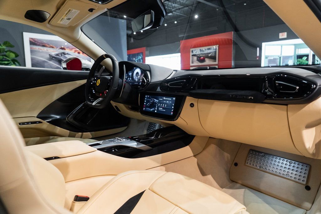 Certified 2025 Ferrari 12Cilindri RWD image 33