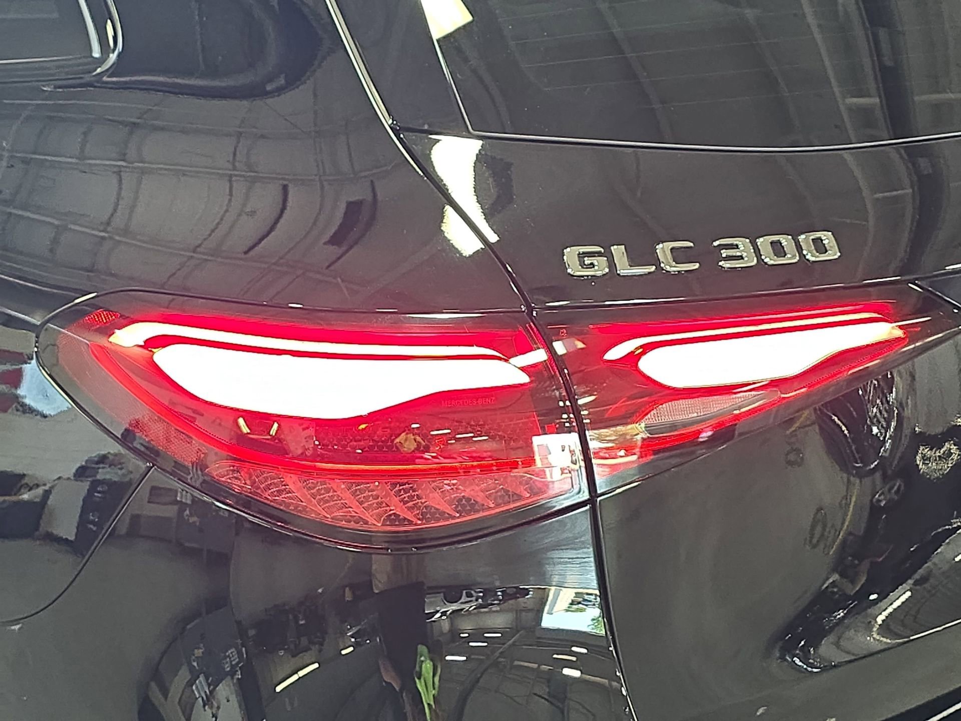 Certified 2025 Mercedes-Benz GLC 300 4MATIC image 33