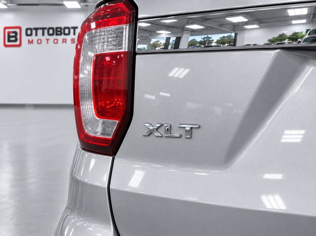 Used 2017 Ford Explorer XLT AWD/4WD image 12