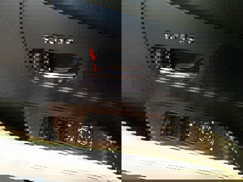 Used 2015 Lexus RX 450h AWD image 40