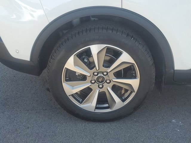 Certified 2023 Ford Escape Platinum w/ Premium Technology Package AWD/4WD image 5