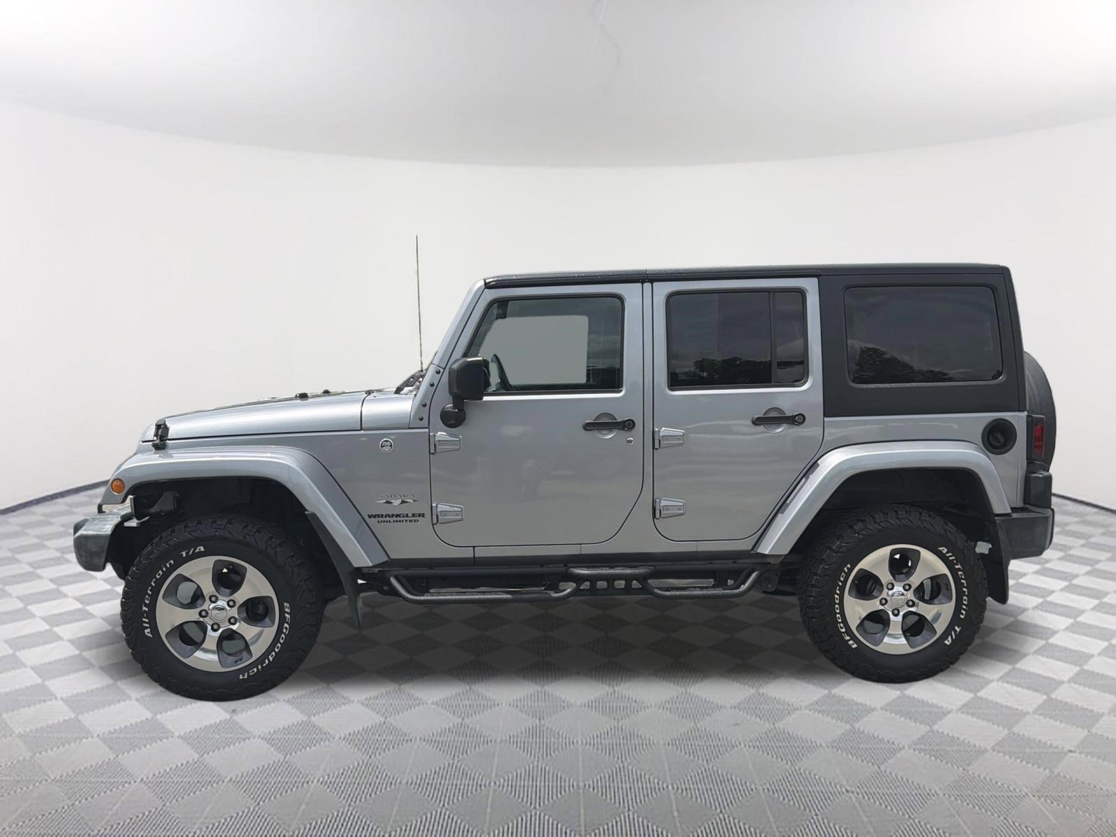 Used 2017 Jeep Wrangler Unlimited Sahara w/ Connectivity Group AWD/4WD image 11