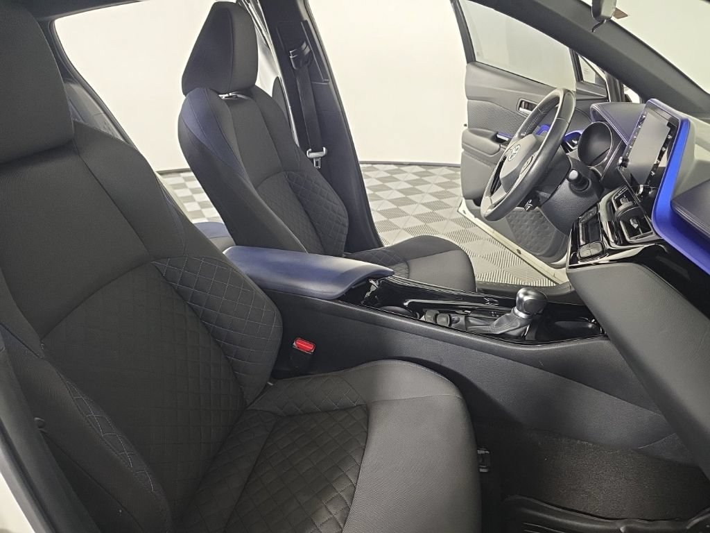 Used 2020 Toyota C-HR XLE FWD image 32