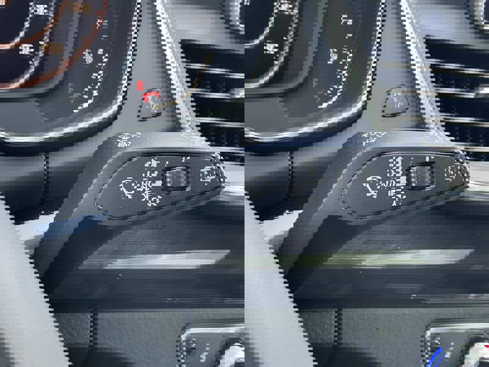 Used 2020 Audi Q5 e Prestige w/ Prestige Package image 27