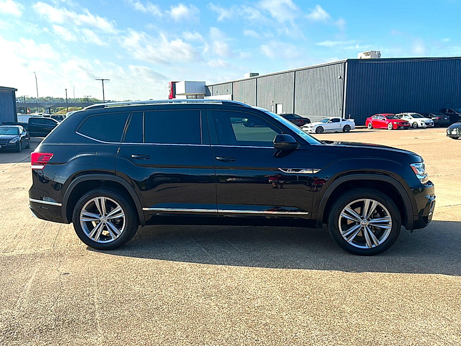 Used 2018 Volkswagen Atlas SEL w/ R-Line Package AWD/4WD image 9