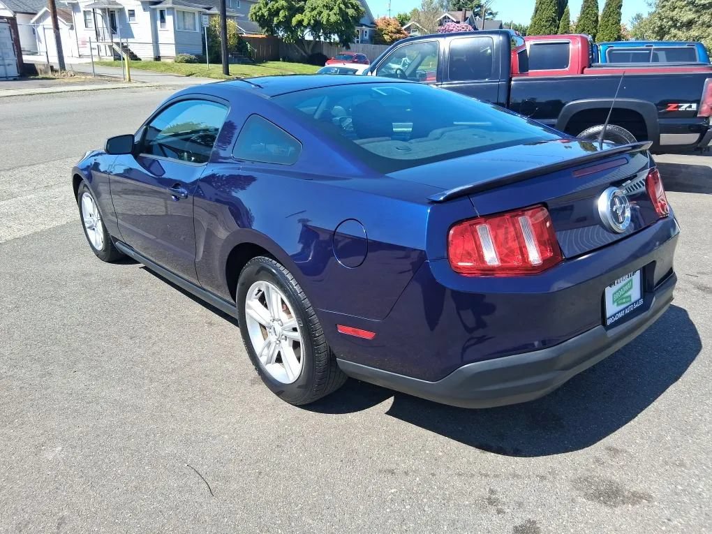 Used 2010 Ford Mustang Premium RWD image 7