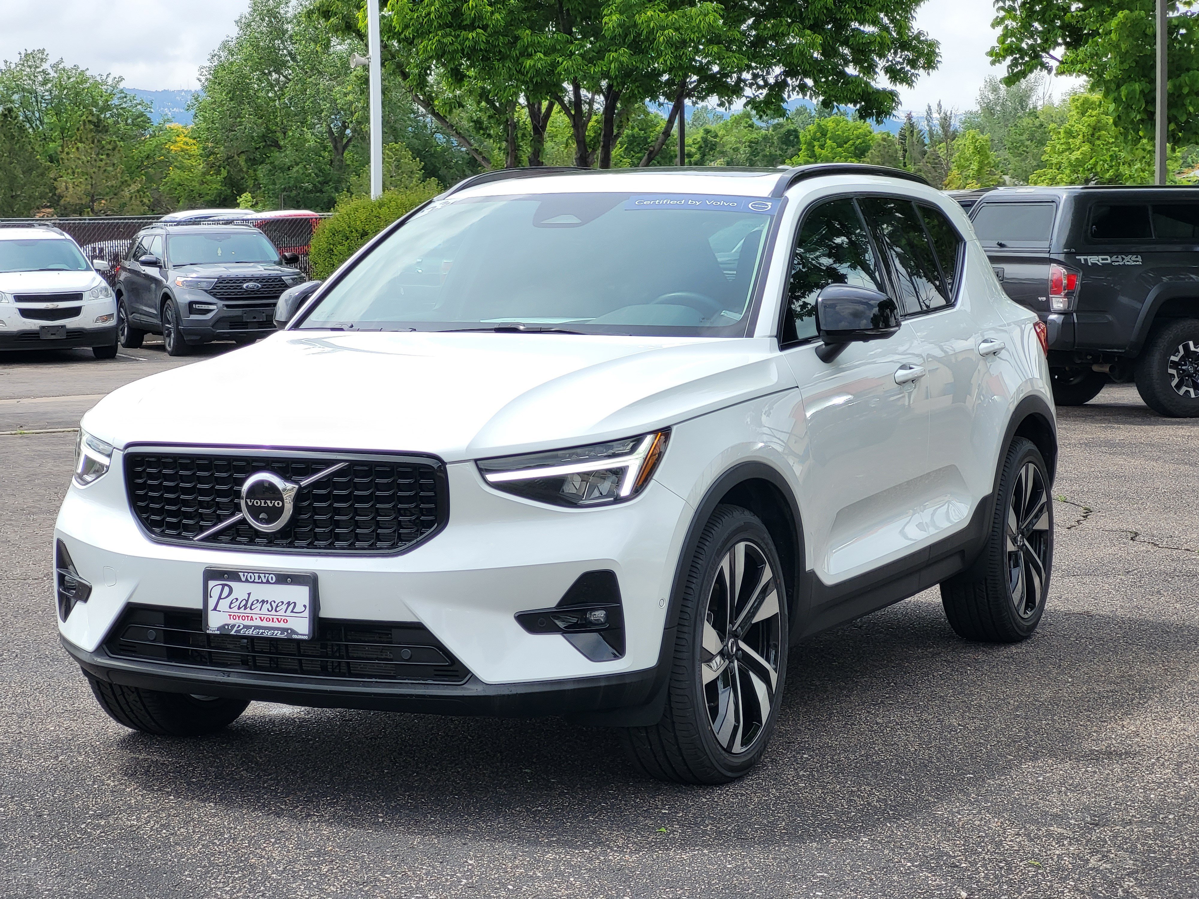 Certified 2023 Volvo XC40 B5 Plus w/ Driver Assist Package AWD/4WD image 4