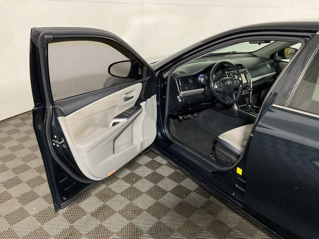 Used 2016 Toyota Camry XSE image 13