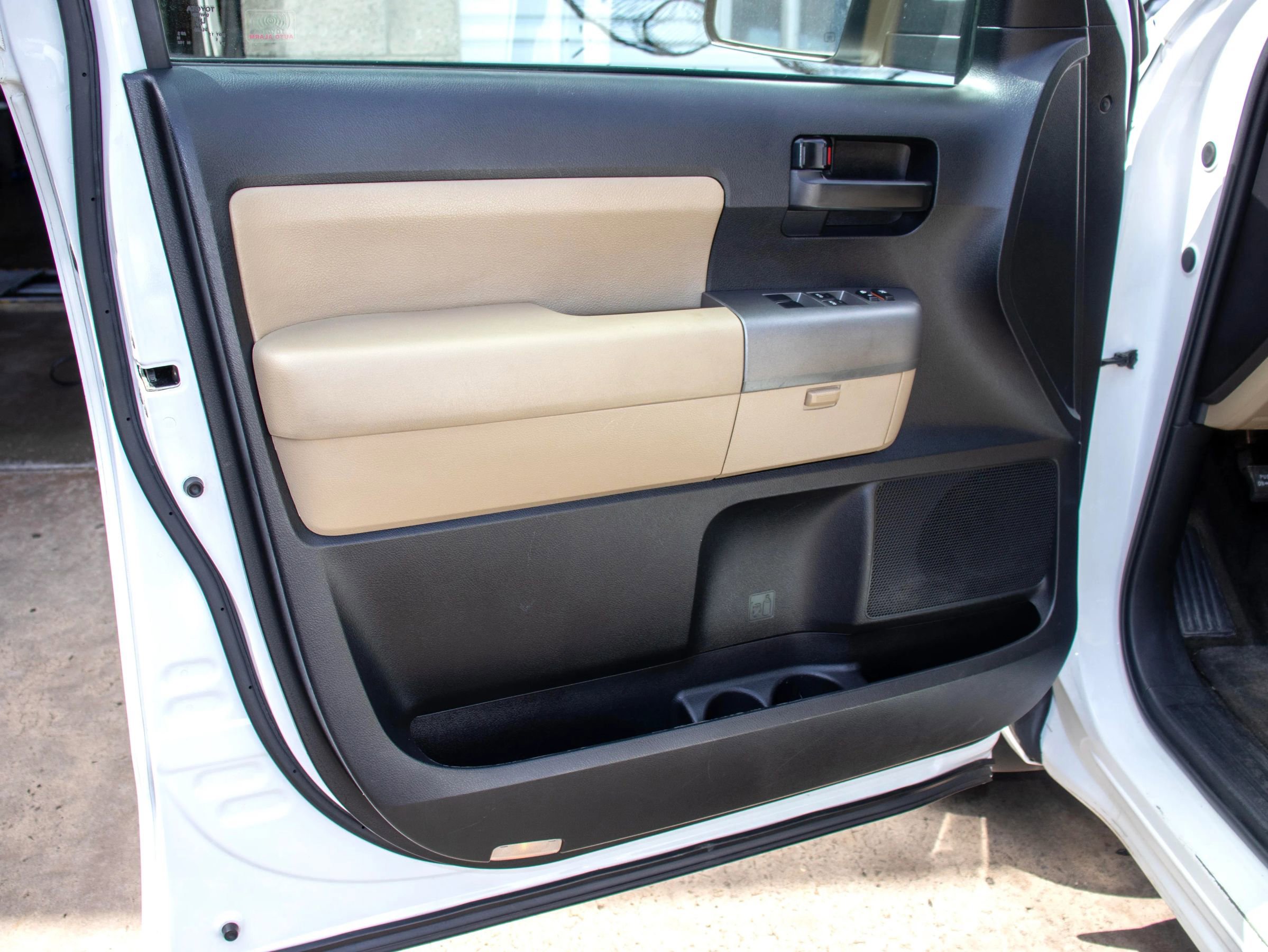 Used 2014 Toyota Sequoia SR5 RWD image 21