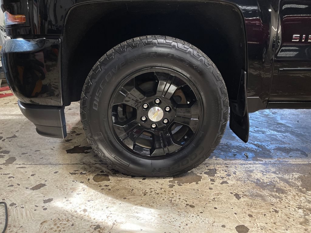 Used 2017 Chevrolet Silverado 1500 LT w/ All Star Edition AWD/4WD image 11