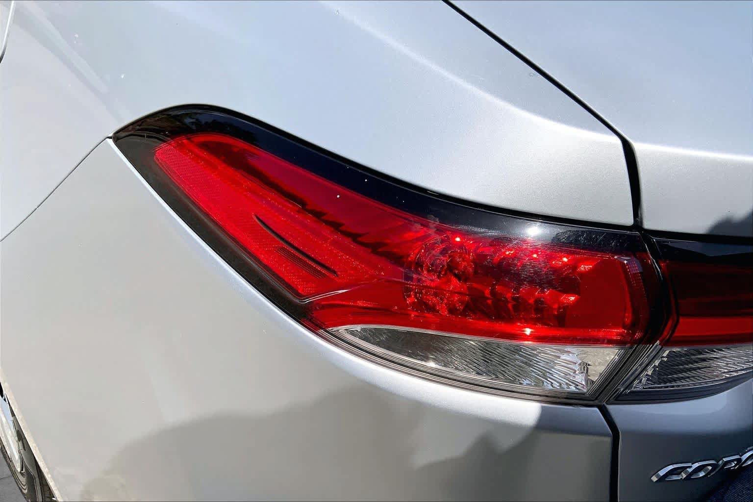 Used 2021 Toyota Corolla LE FWD image 28