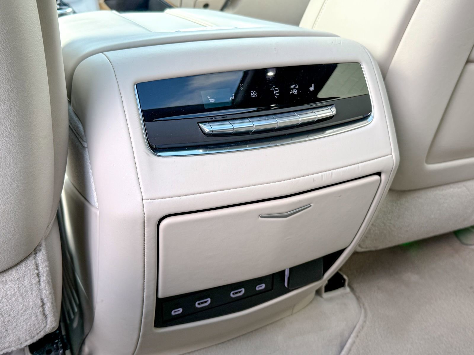 Used 2021 Cadillac Escalade Premium Luxury Platinum image 39