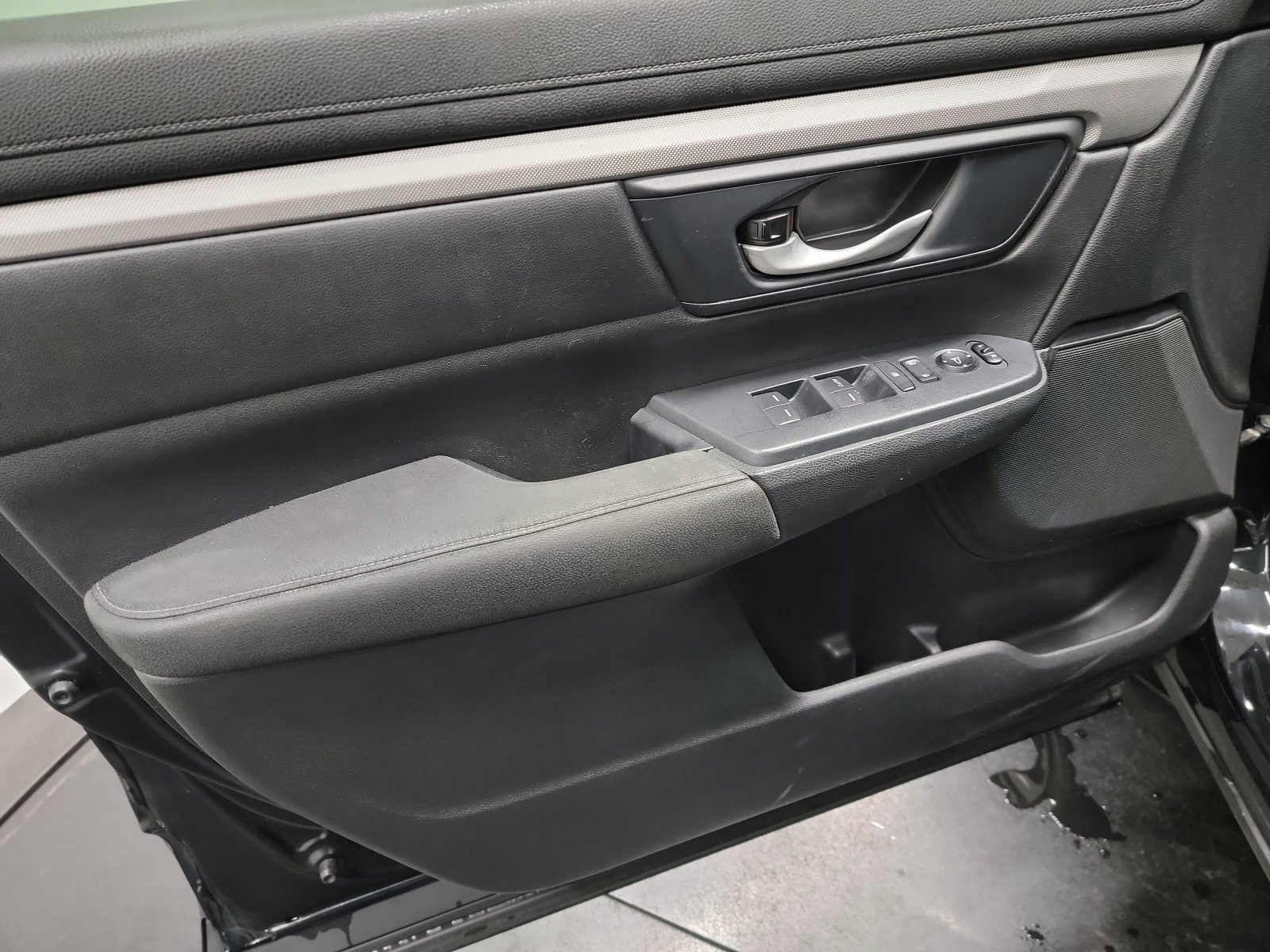 Used 2019 Honda CR-V LX image 13