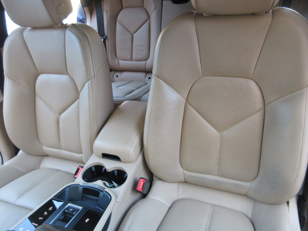 Used 2024 Porsche Macan image 15