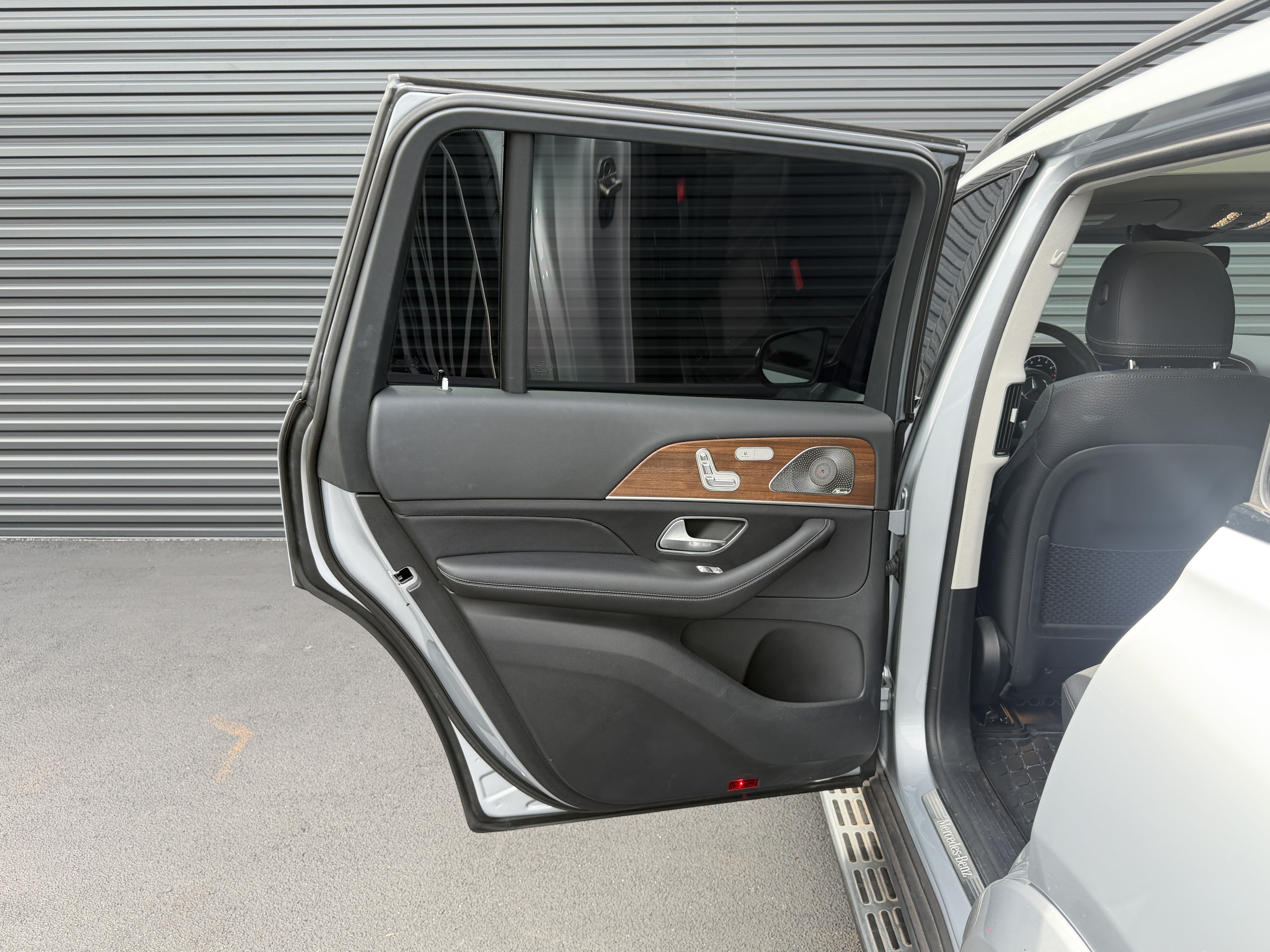 Used 2024 Mercedes-Benz GLS 580 4MATIC image 25