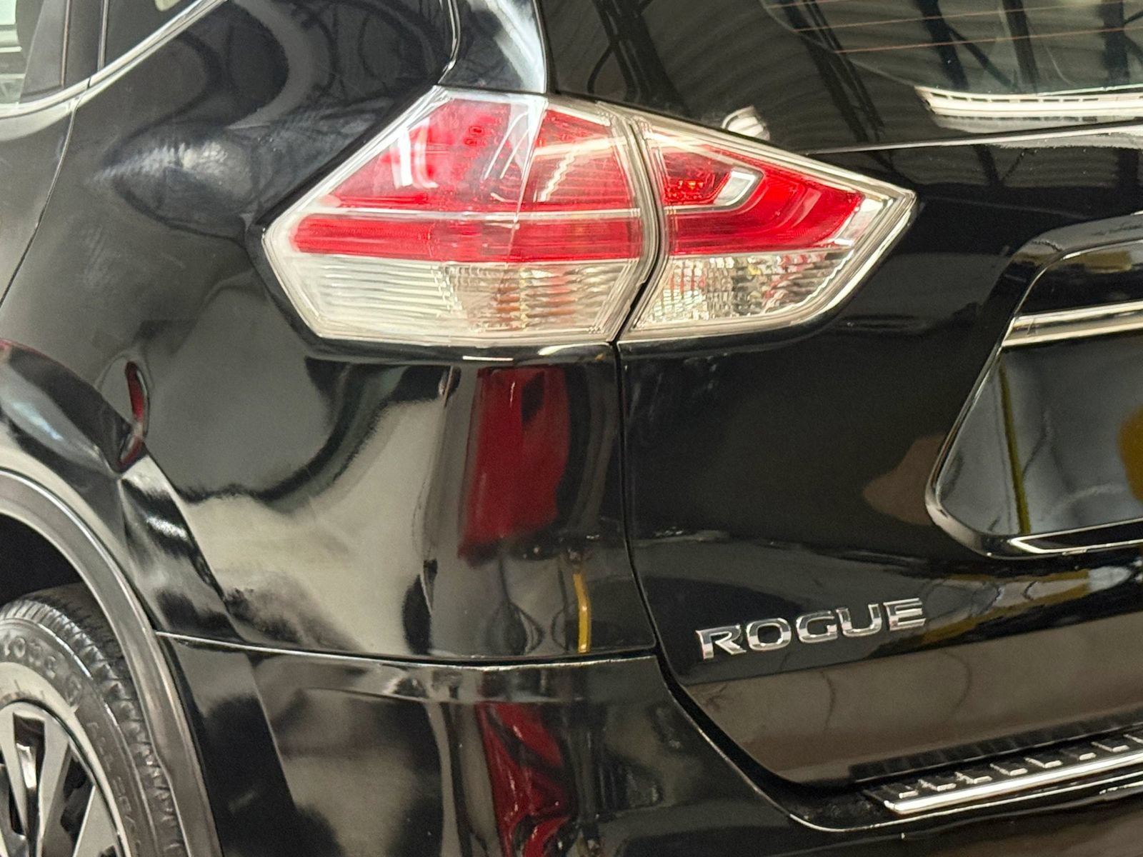Used 2015 Nissan Rogue S AWD/4WD image 12