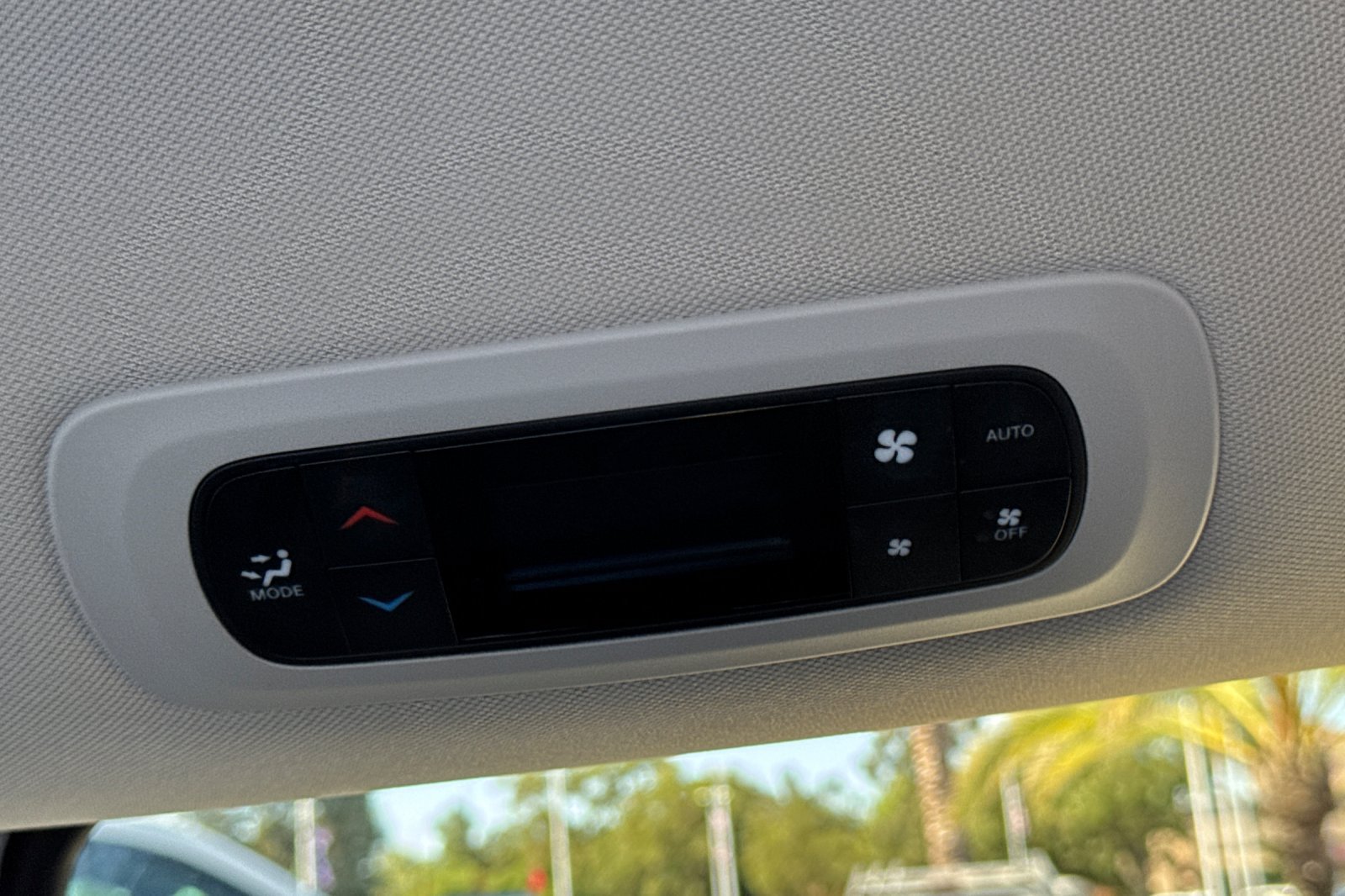 Used 2024 Chrysler Pacifica Limited FWD image 13