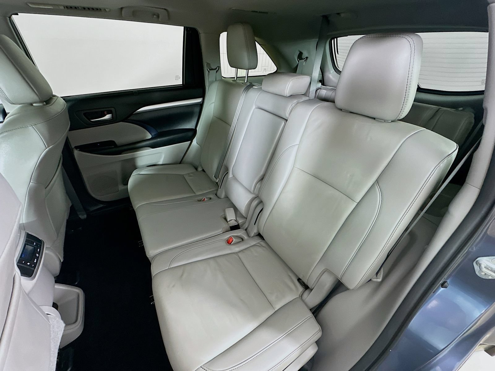 Used 2019 Toyota Highlander XLE AWD/4WD image 35