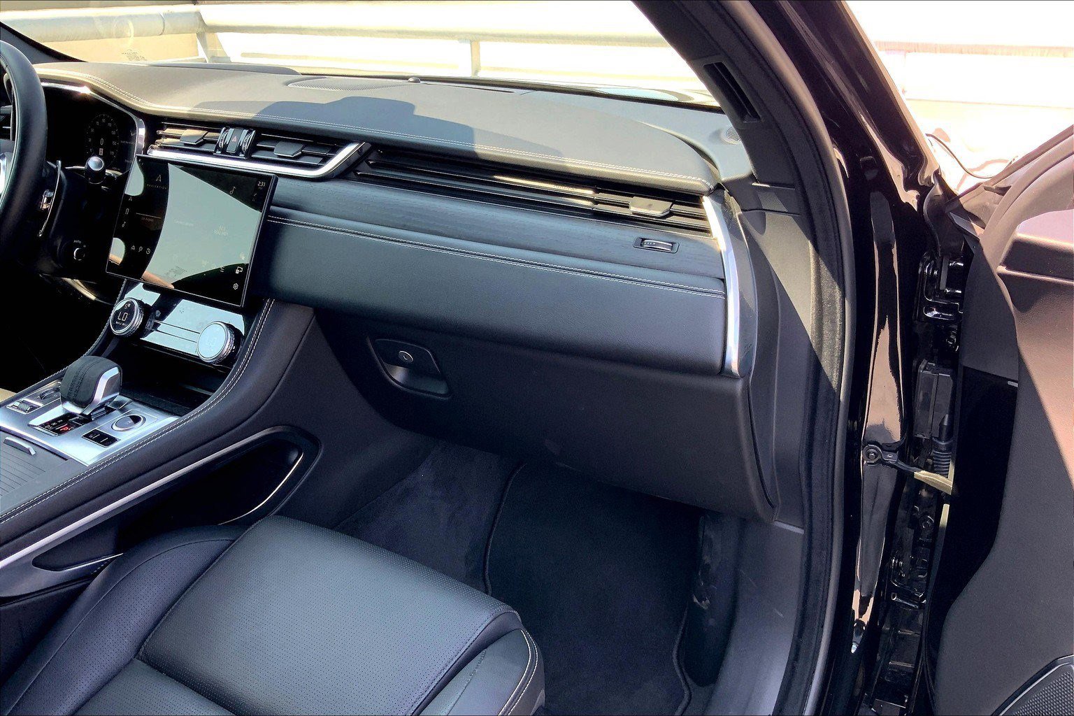 Used 2025 Jaguar F-PACE R-Dynamic S image 21