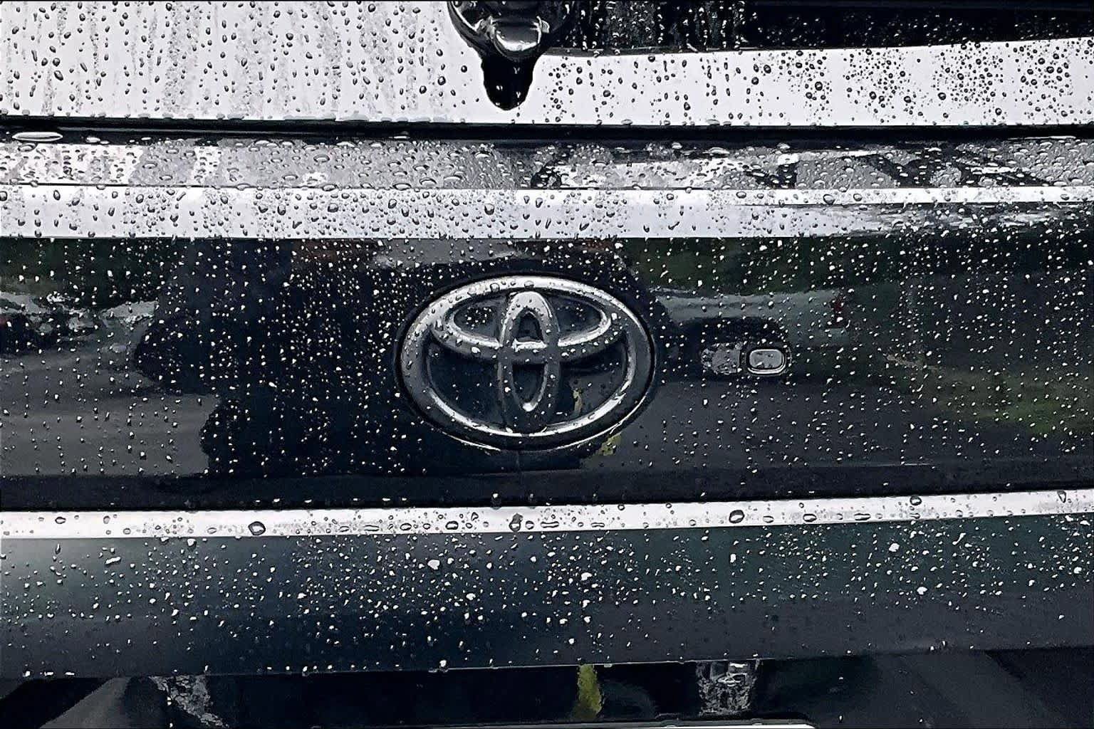Used 2024 Toyota Sequoia TRD Pro AWD/4WD image 31