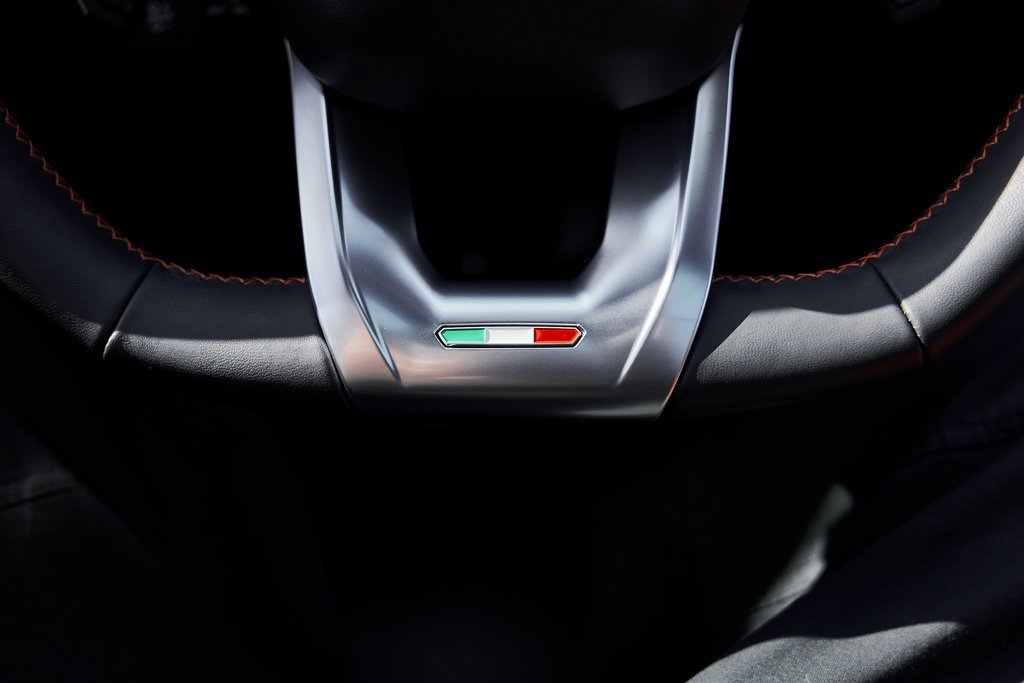 Used 2025 Lamborghini Urus SE image 66