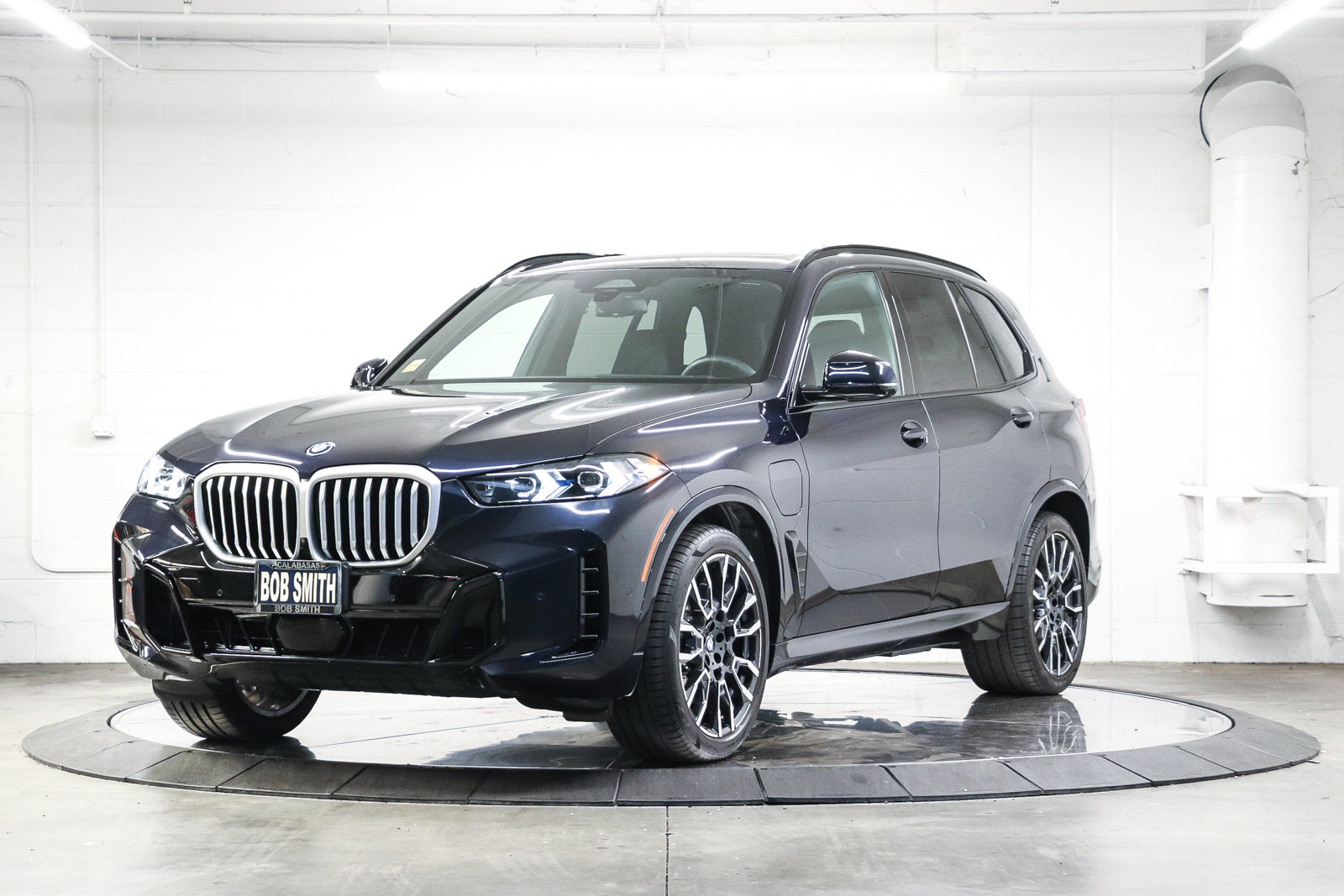 Used 2026 BMW X5 xDrive50e AWD/4WD image 3