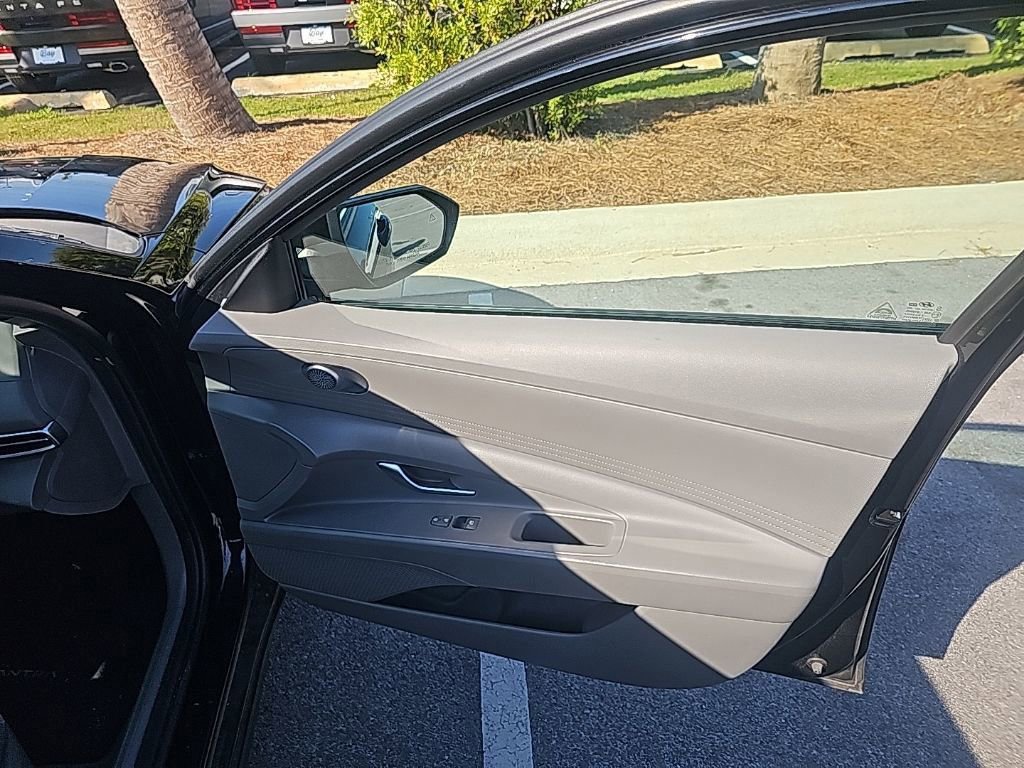 Used 2023 Hyundai Elantra SEL image 9